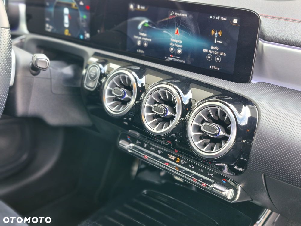 Mercedes-Benz CLA 200 AMG Line 7G-DCT - 25