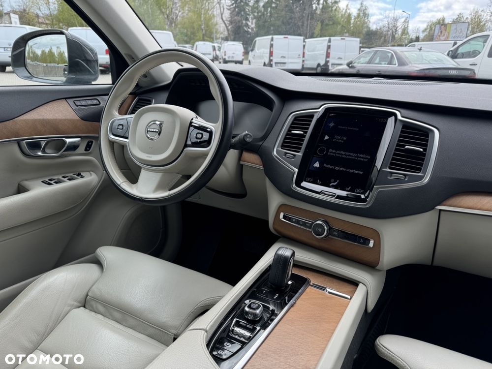 Volvo XC 90 B5 D AWD Momentum Pro - 19