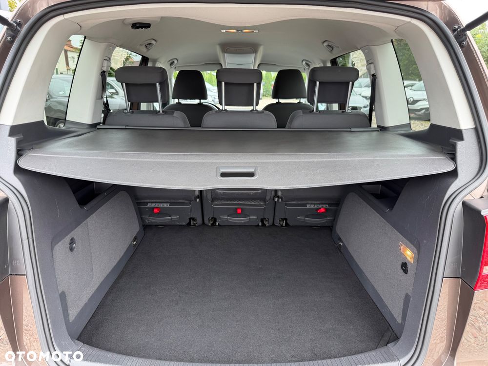 Volkswagen Touran - 24