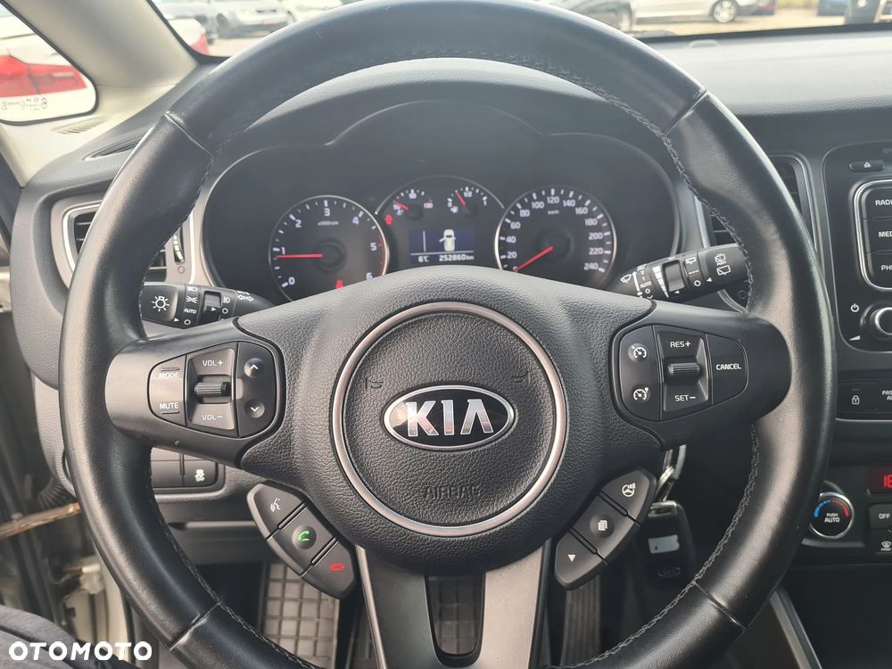 Kia Carens 1.7 CRDi 115 Dream-Team Edition - 9