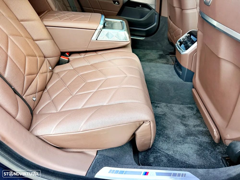 BMW 760 Me xDrive - 31