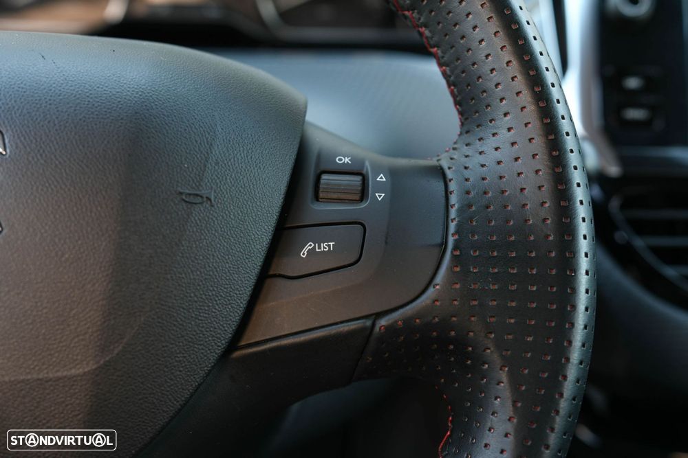 Peugeot 208 1.2 PureTech GT Line - 18