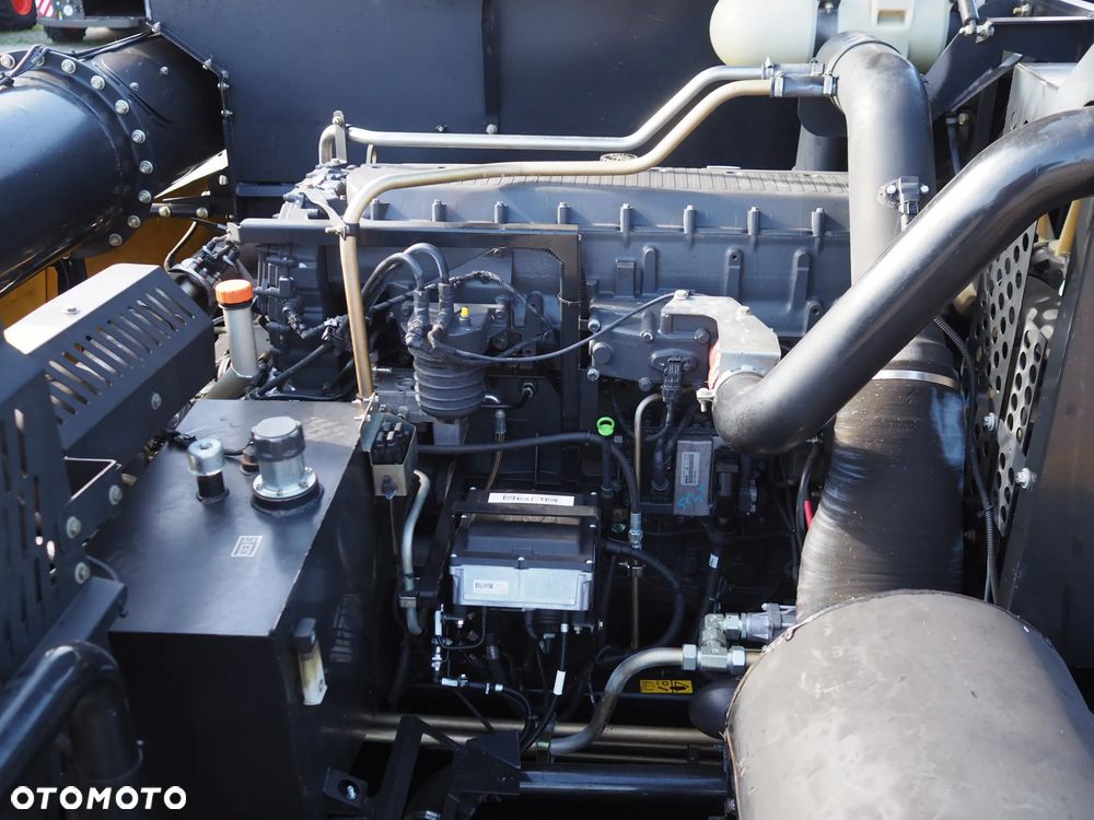 New Holland CR 9090 SmartTrax 4WD + VF 10,7 m - 9