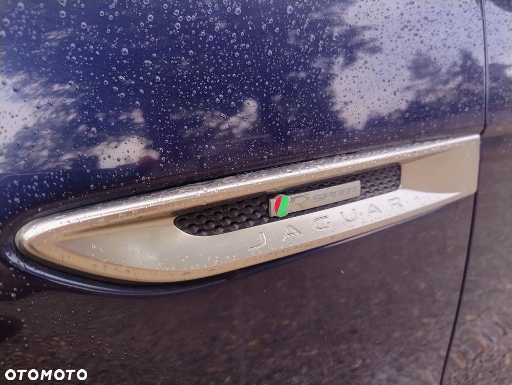 Jaguar XE 2.0 D R-Sport - 34