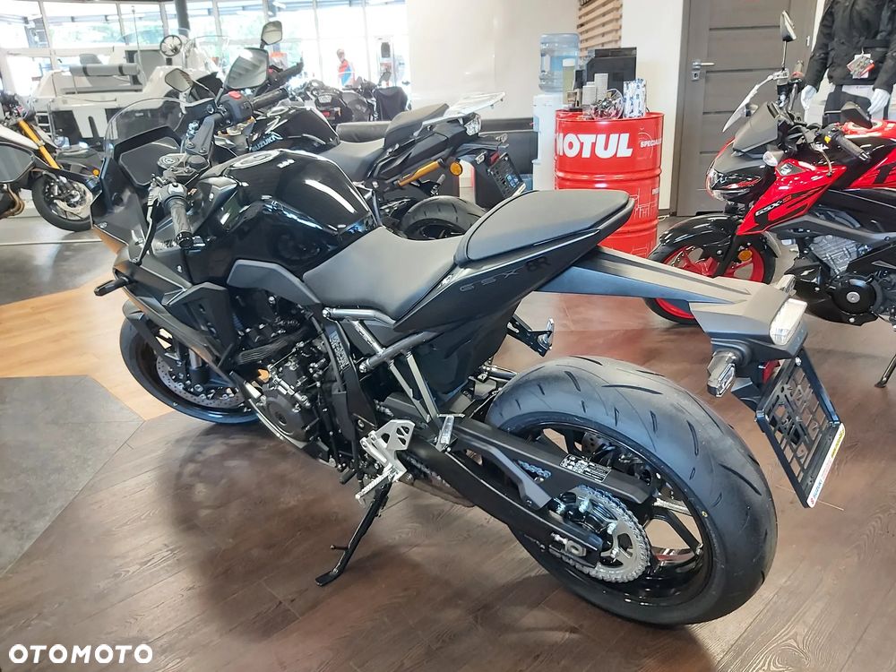 Suzuki GSX - 6