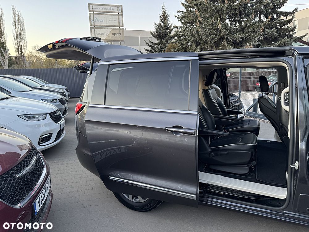 Chrysler Pacifica - 15