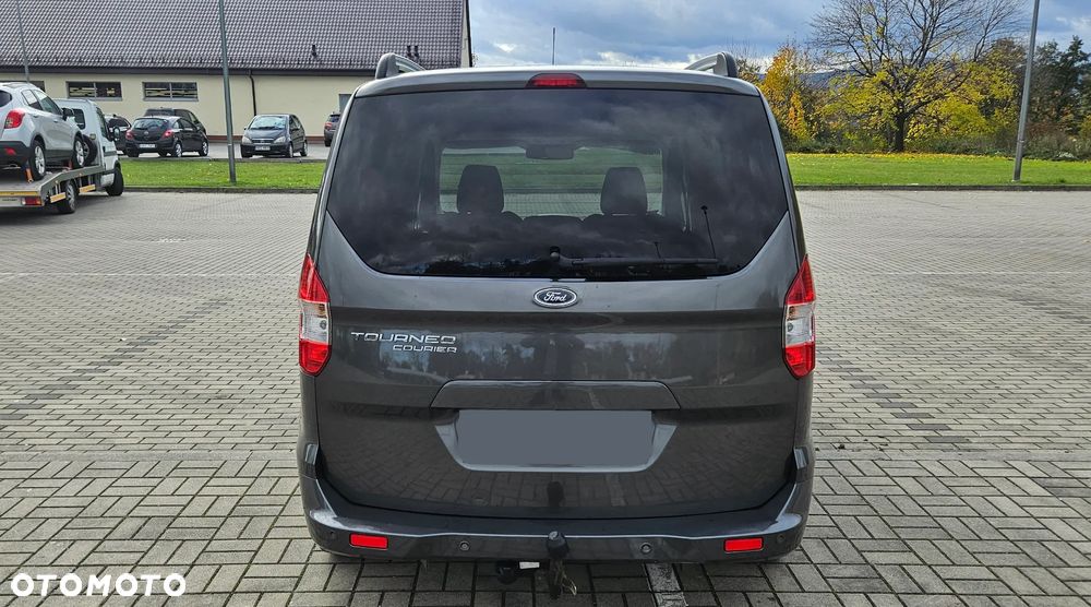 Ford Tourneo Courier 1.5 TDCi Titanium - 19