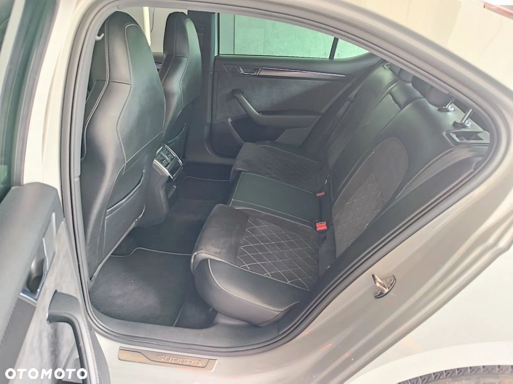 Skoda Superb 2.0 TDI SCR 4x4 Sportline DSG - 8