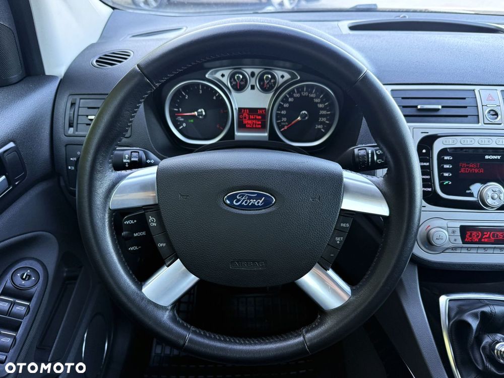 Ford Kuga - 26