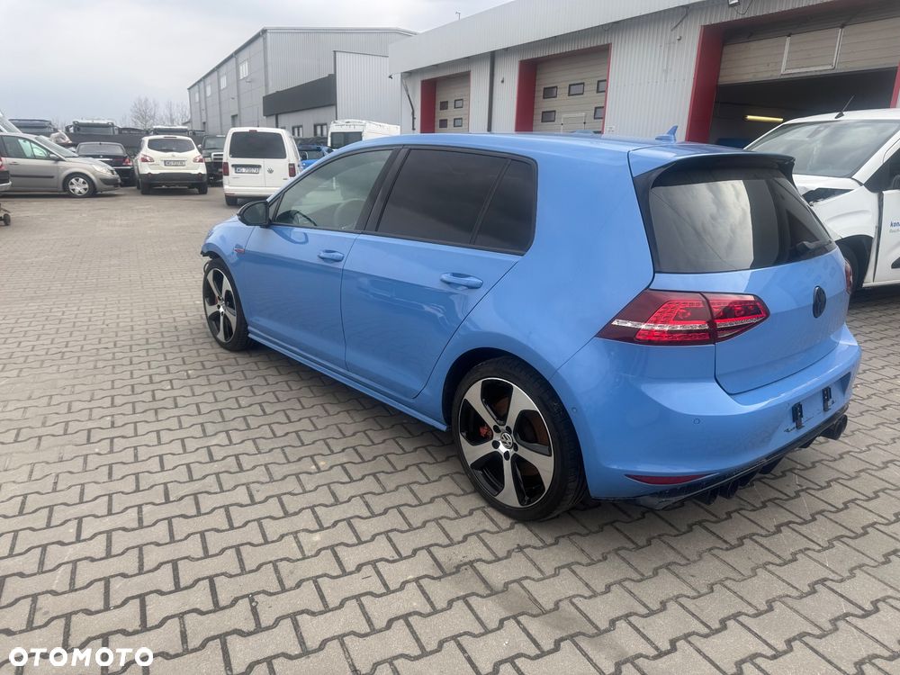 Volkswagen Golf GTI Performance BlueMotion Technology DSG - 4