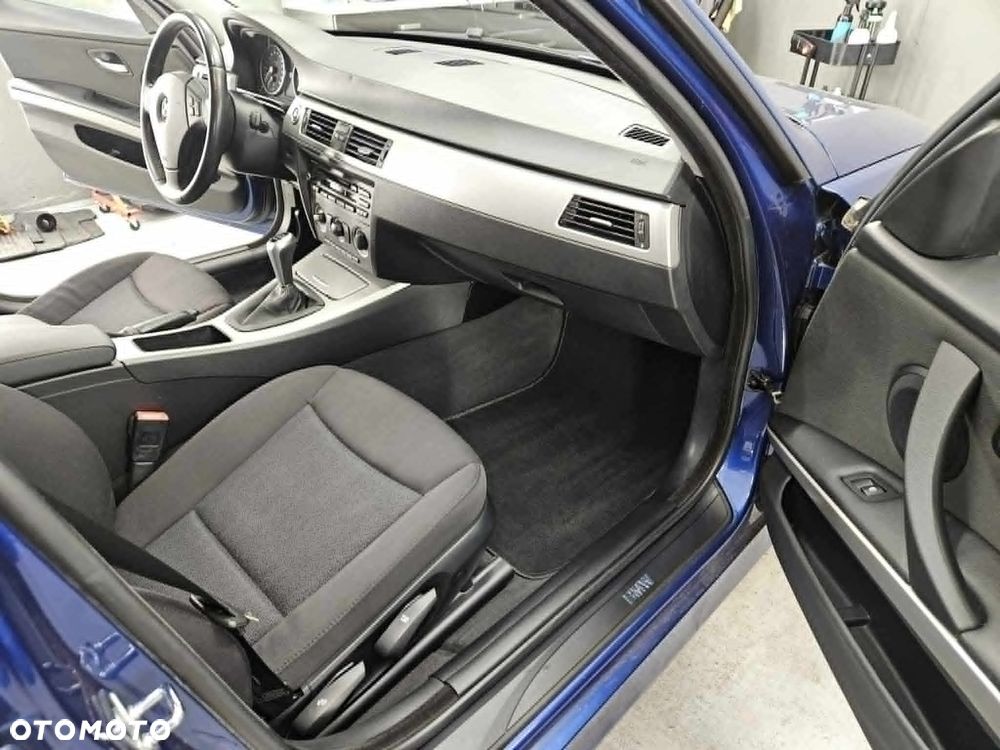 BMW Seria 3 320i - 8