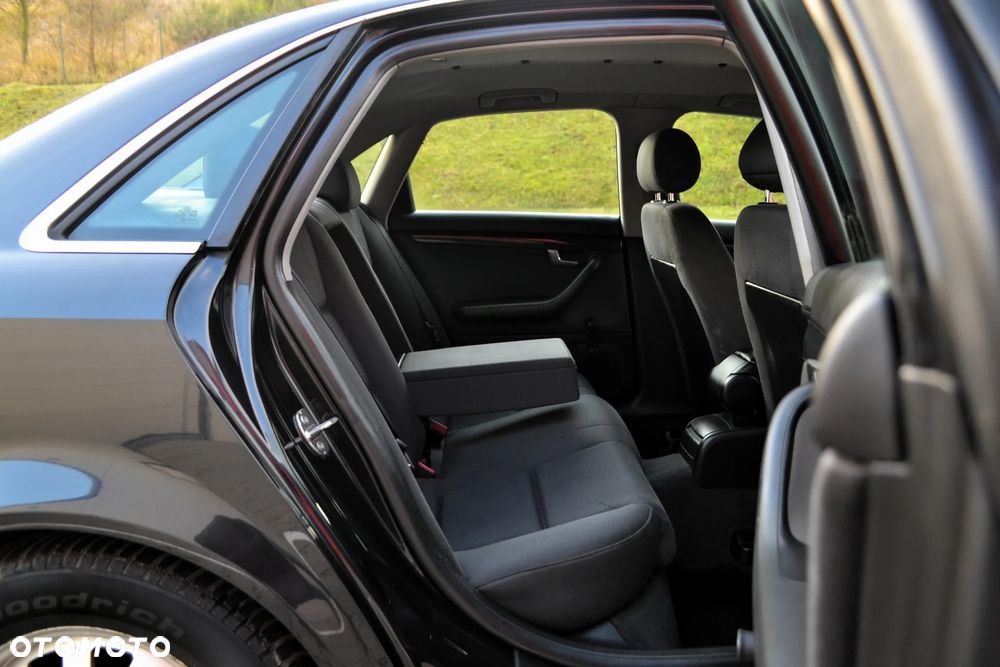 Audi A4 Limousine - 14