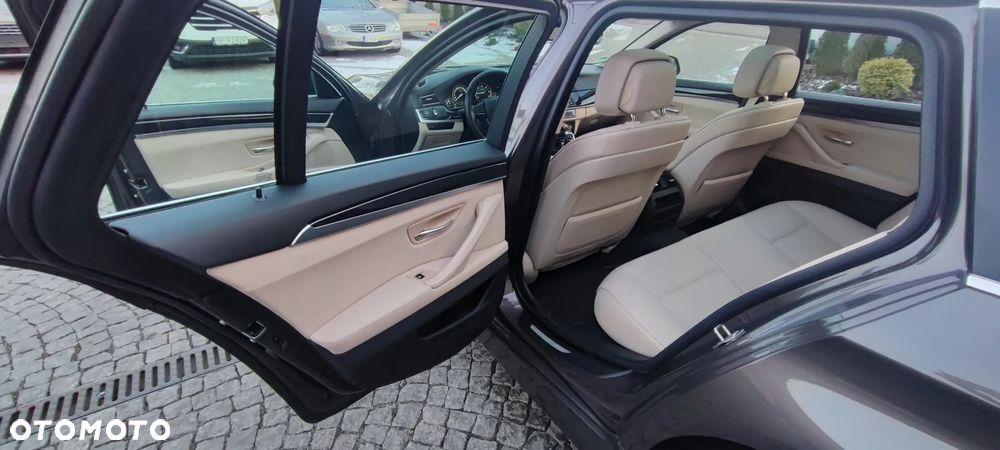 BMW Seria 5 525d xDrive - 20