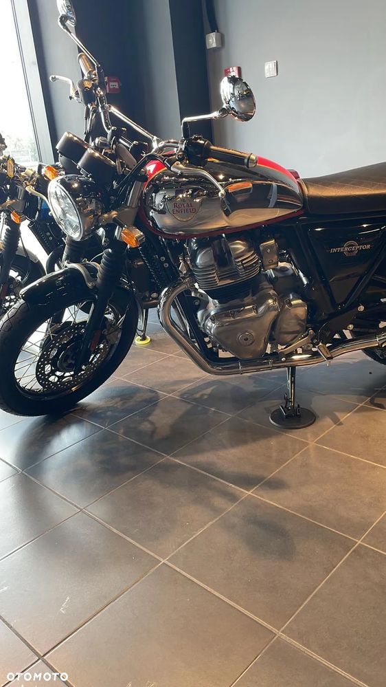 Royal Enfield Interceptor - 2