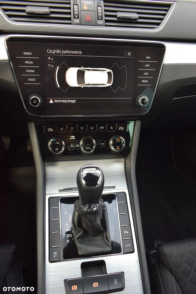 Skoda Superb 2.0 TDI SCR Style DSG - 5