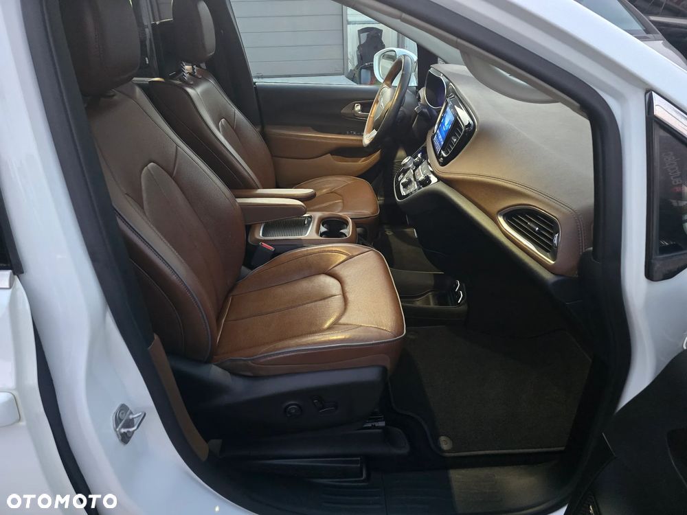 Chrysler Pacifica - 36