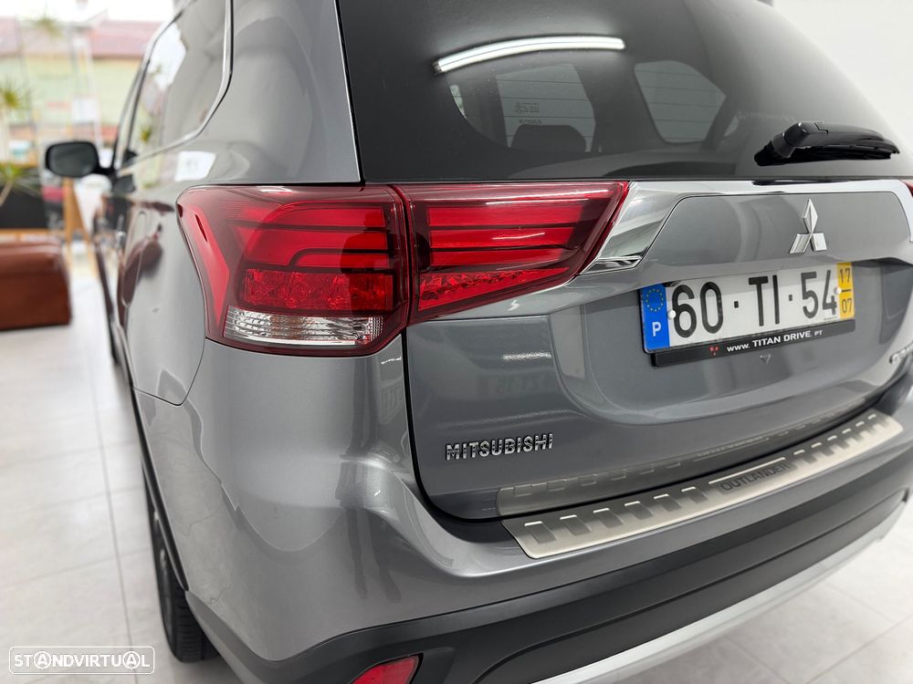 Mitsubishi Outlander 2.2 DI-D Instyle Navi Black Edition - 5