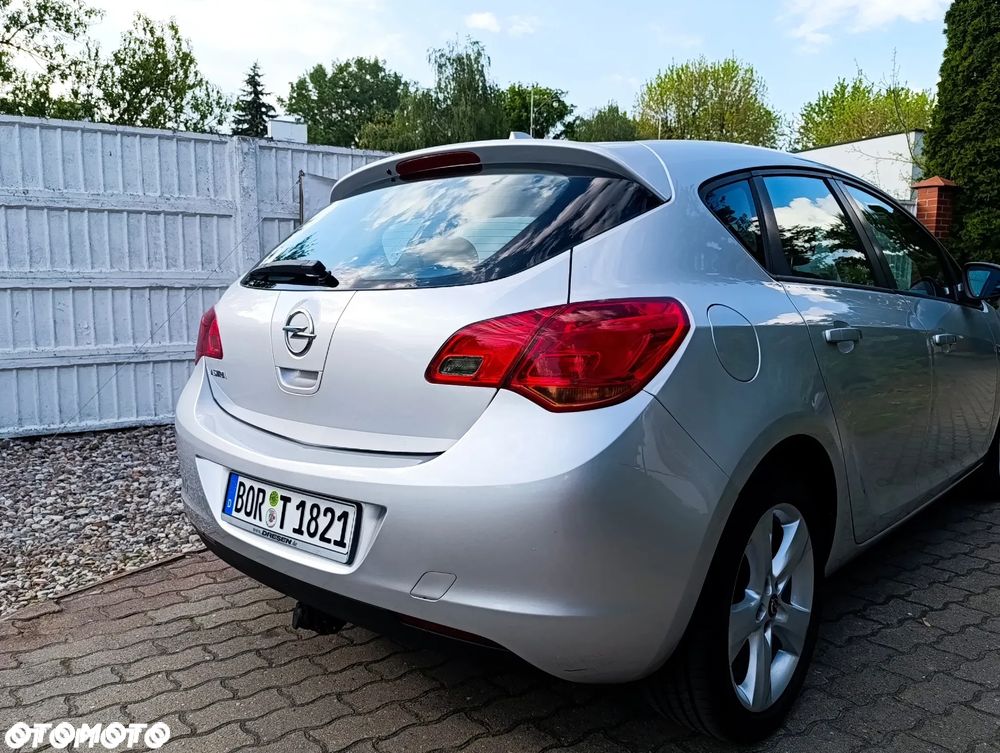 Opel Astra 1.6 Design Edition - 11