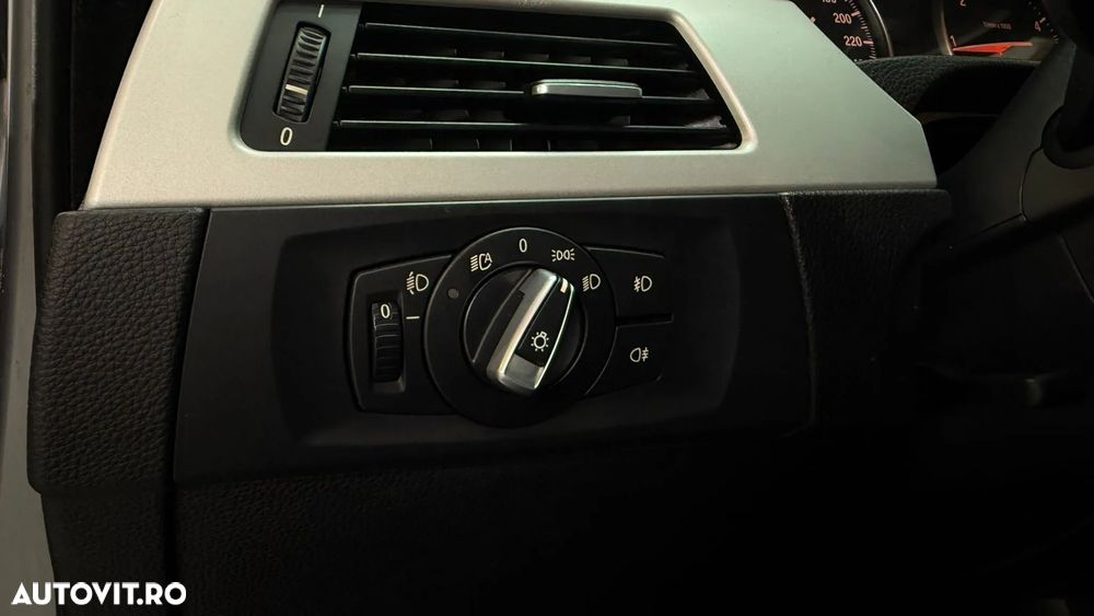 BMW Seria 3 320d DPF Touring - 24