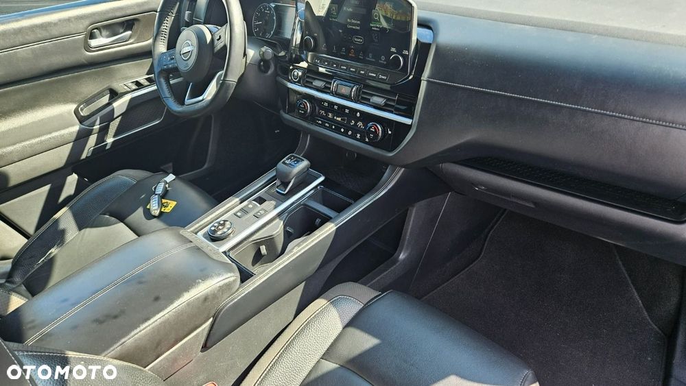 Nissan Pathfinder - 31