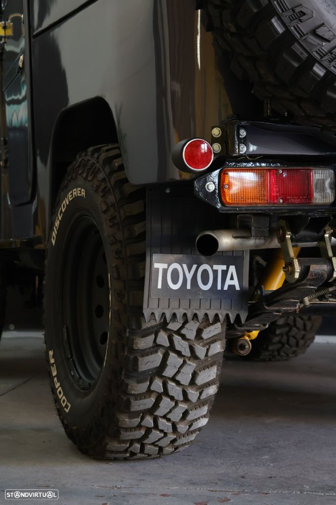 Toyota Land Cruiser - 20