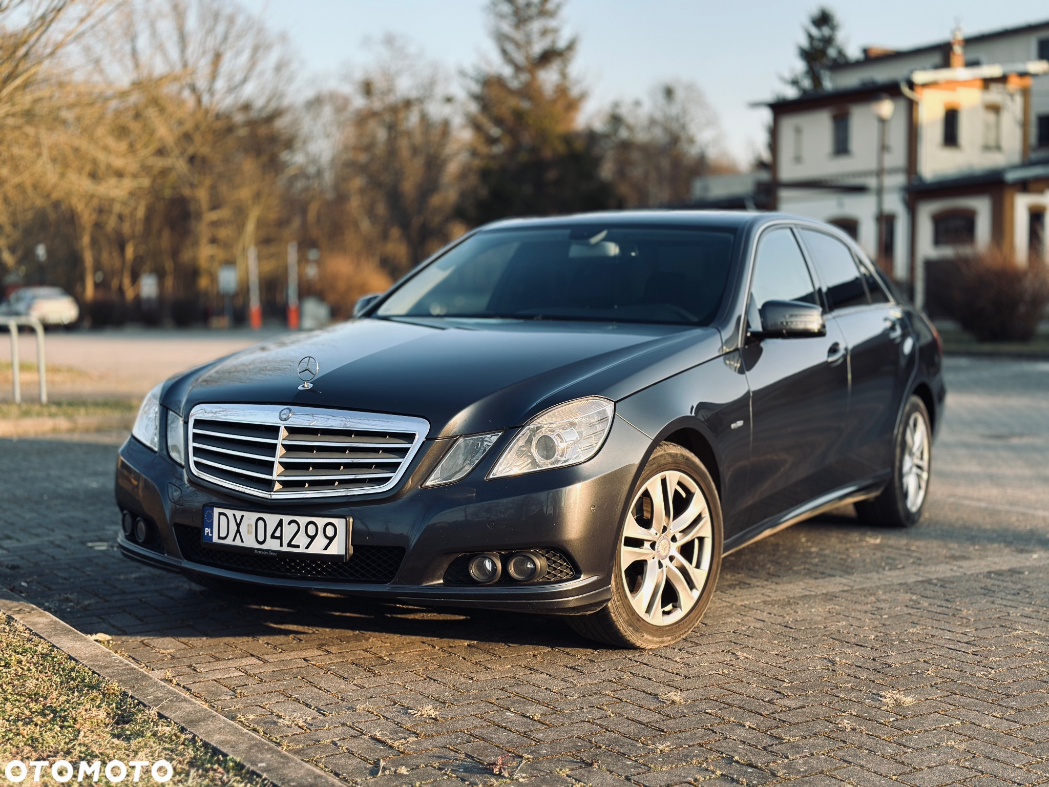 Mercedes-Benz Klasa E 220 T CDI DPF BlueEFFICIENCY Automatik - 2