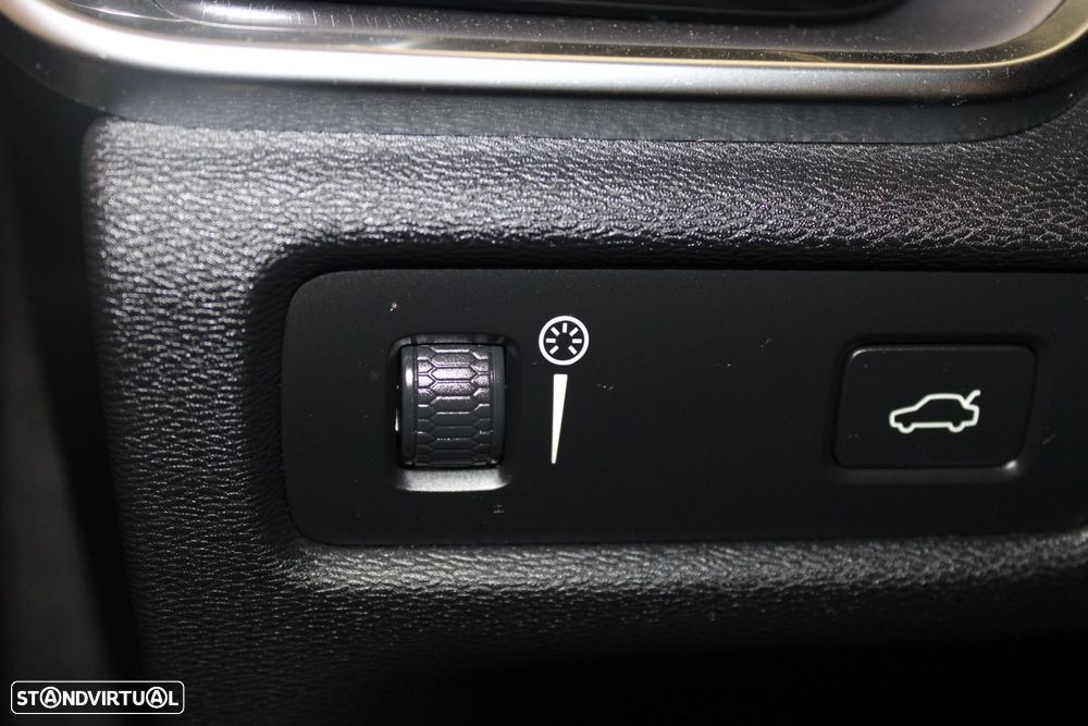 Volvo V60 2.0 B4 Momentum Core Geartronic - 11