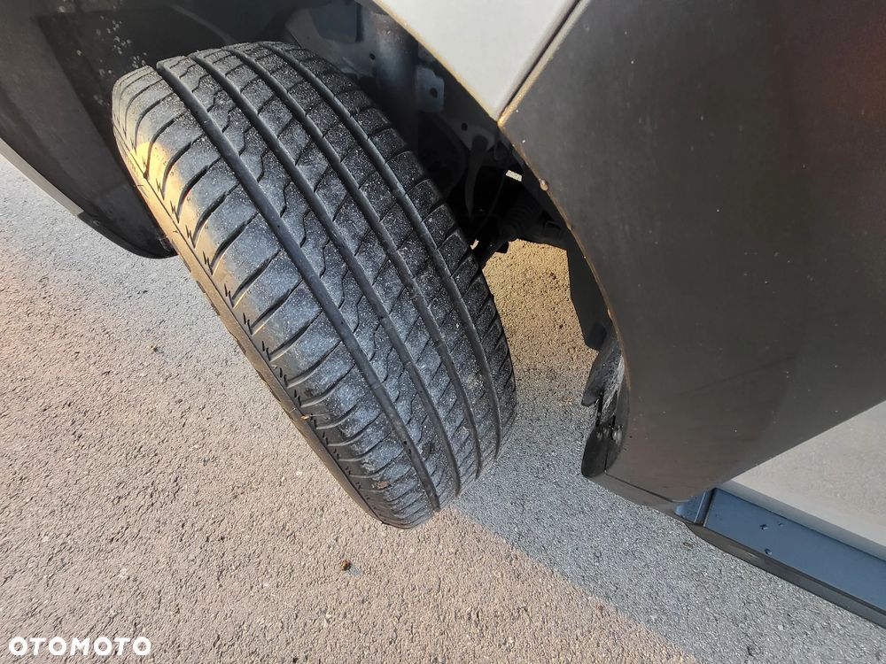 Dacia Duster 1.6 SCe Essential - 29