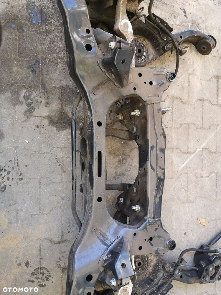 QASHQAI J11 Belka zawieszenia tył