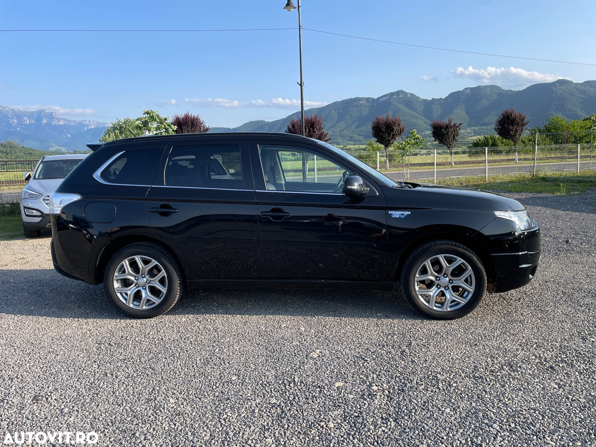 Mitsubishi Outlander 2.0 4WD Plug-In Hybrid - 14