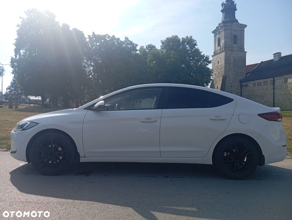 Hyundai Elantra - 3