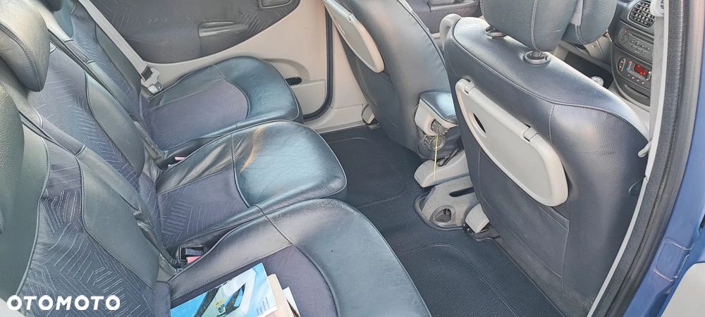 Renault Scenic 2.0 16V Privilege - 13