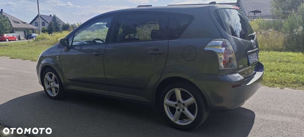 Toyota Corolla Verso - 3