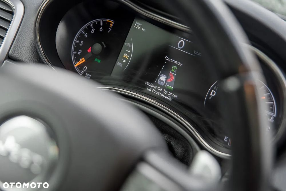 Jeep Grand Cherokee - 24