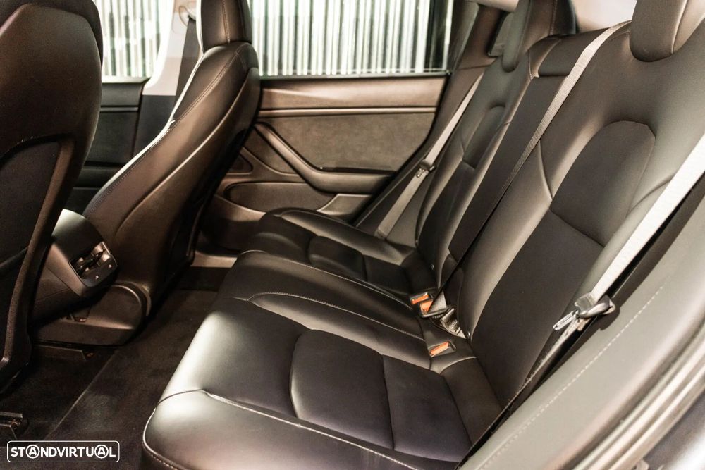 Tesla Model 3 Long-Range Dual Motor AWD - 32