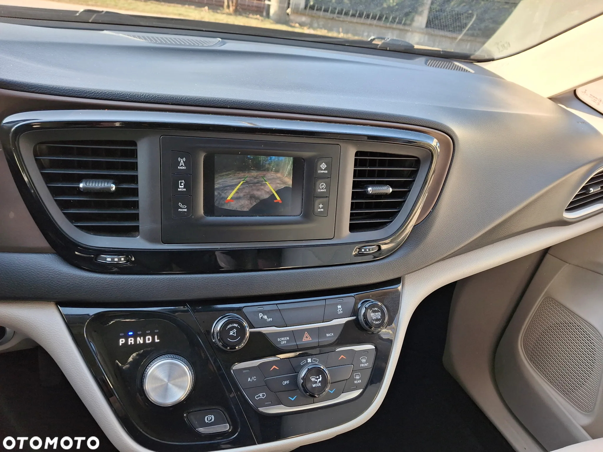 Chrysler Pacifica - 20