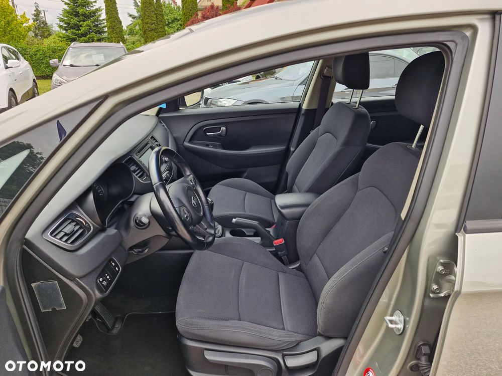 Kia Carens - 11