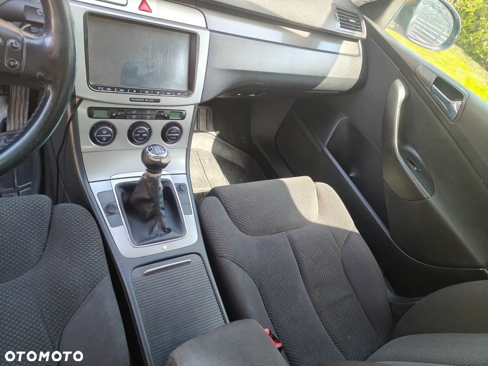 Volkswagen Passat 2.0 TDI Comfortline - 6