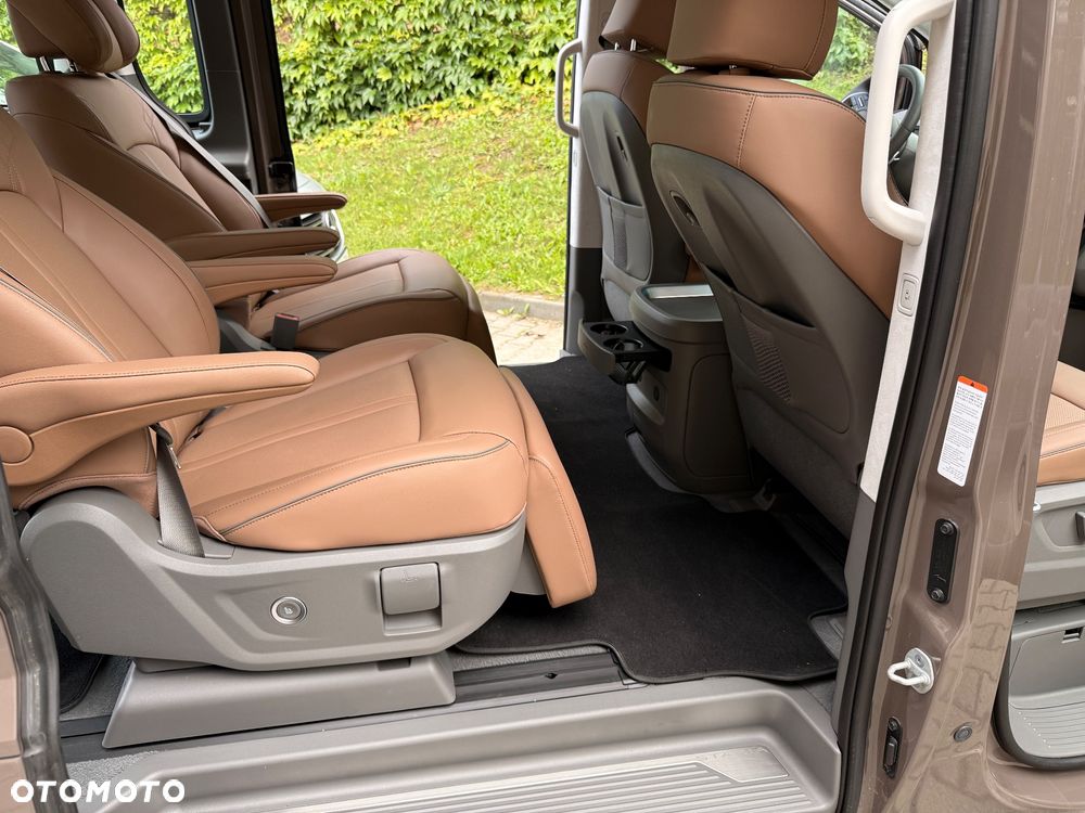 Hyundai Staria 1.6 T-GDI HEV Luxury - 10