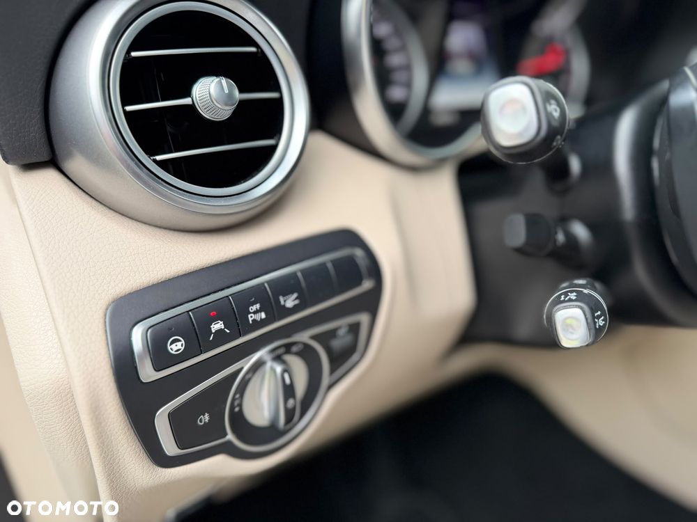Mercedes-Benz GLC 250 4Matic 9G-TRONIC AMG Line - 33
