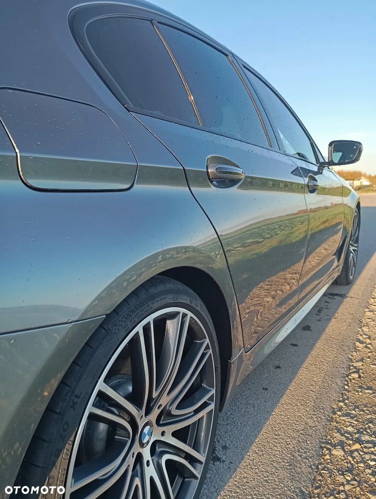 BMW Seria 5 M550i xDrive - 15
