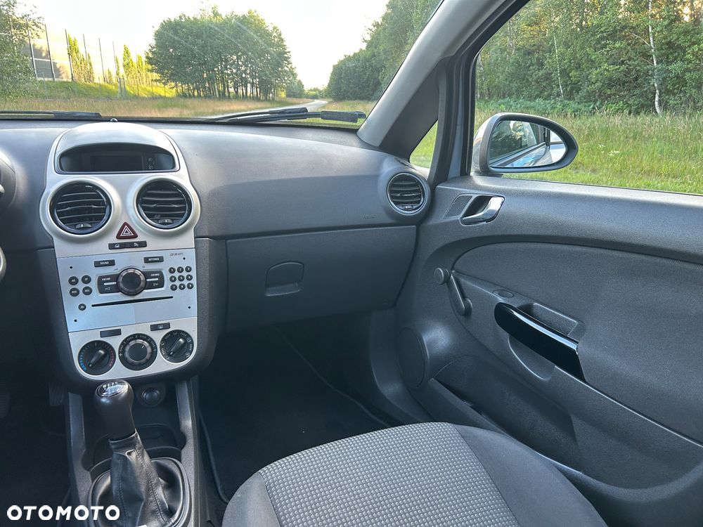 Opel Corsa 1.2 16V Essentia - 11
