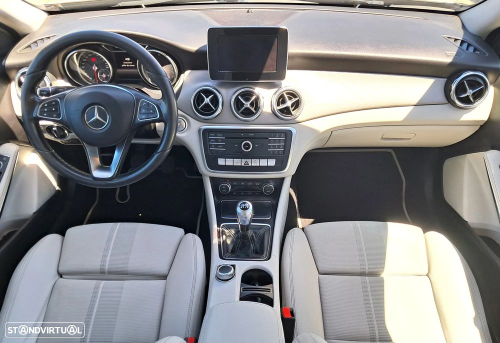 Mercedes-Benz GLA 180 d - 14