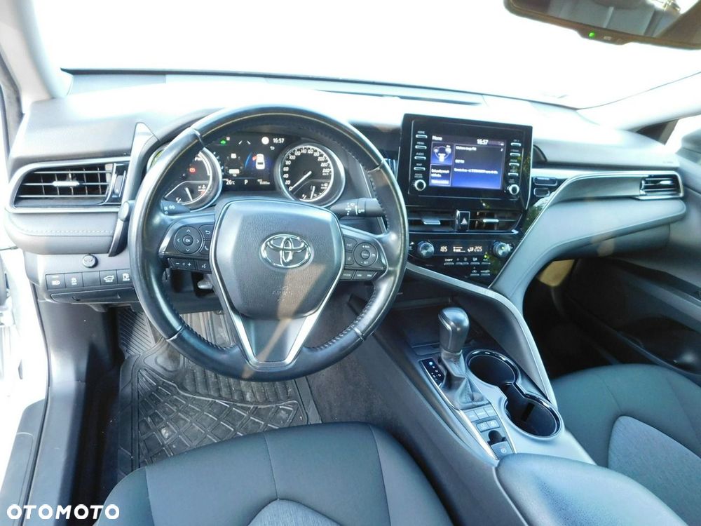 Toyota Camry - 10