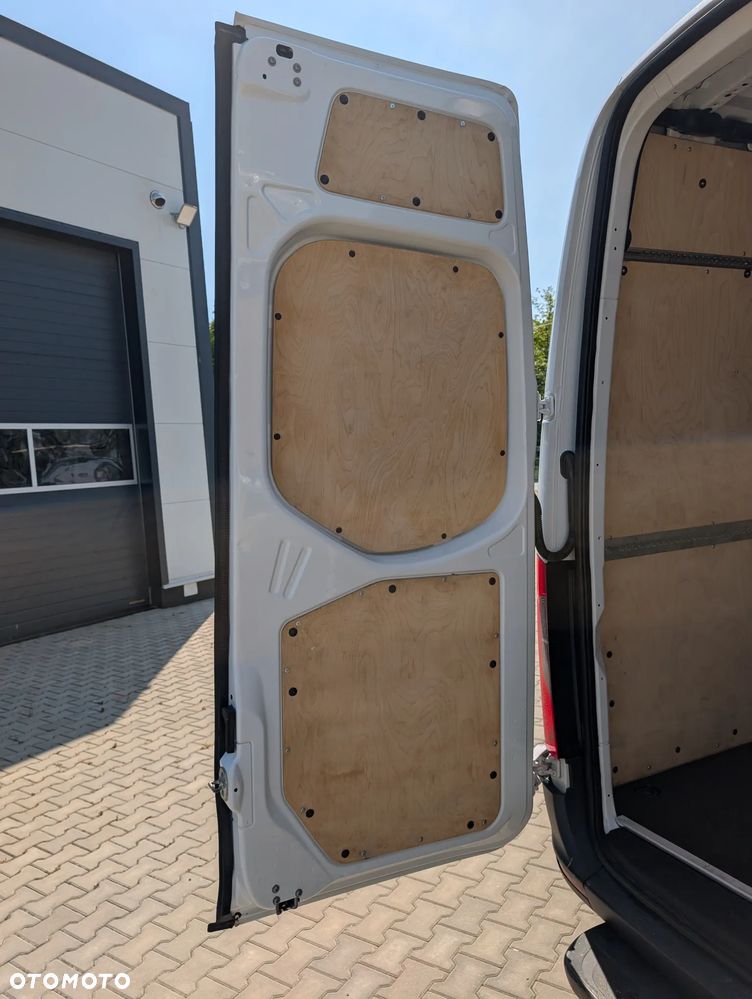 Mercedes-Benz Sprinter - 16