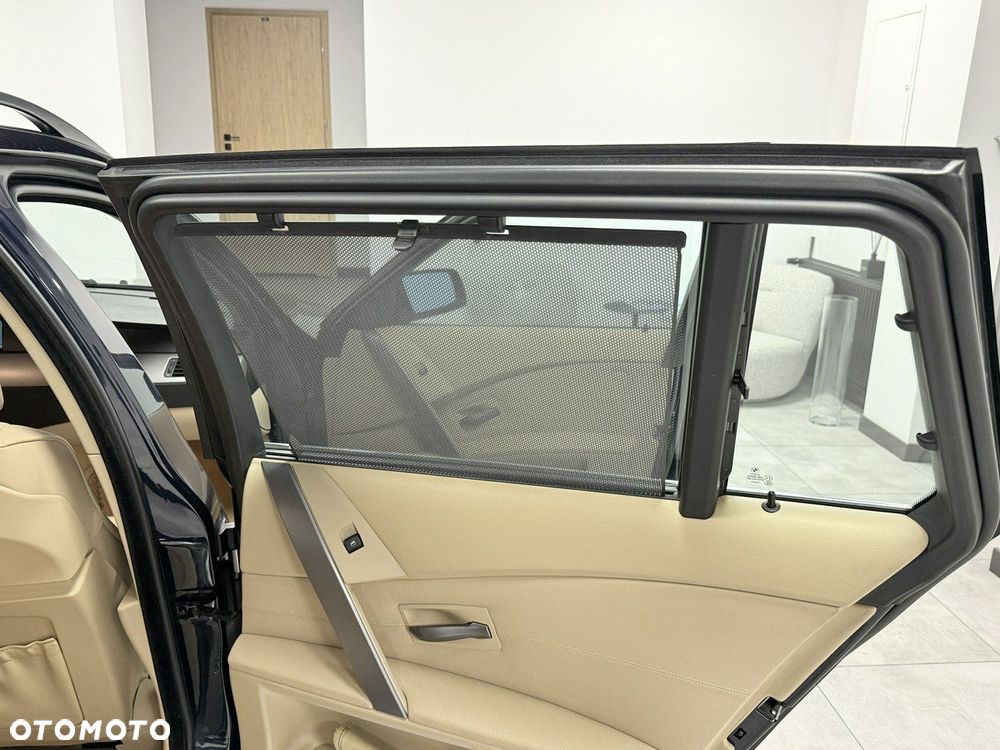 BMW Seria 5 525i Touring - 31