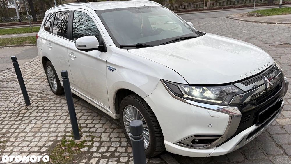 Mitsubishi Outlander 2.4 4WD Plus - 2