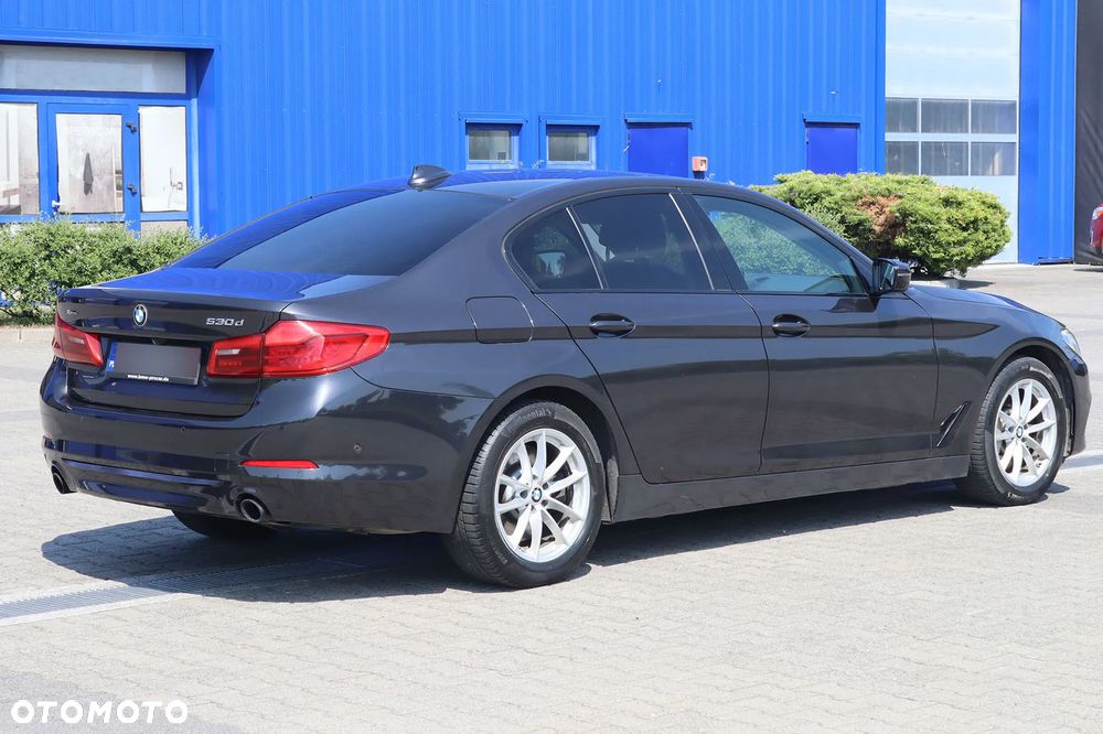 BMW Seria 5 530d xDrive Luxury Line sport - 6
