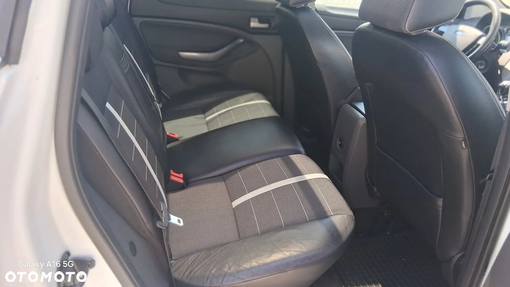 Ford Kuga 2.0 TDCi 4x4 Titanium - 19