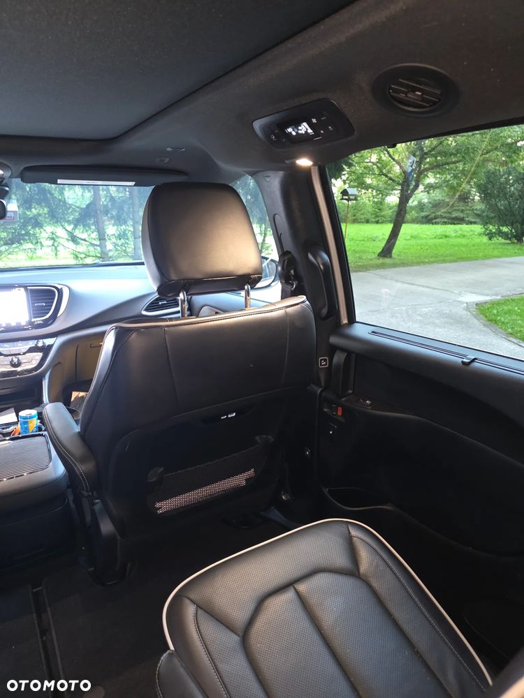 Chrysler Pacifica - 23
